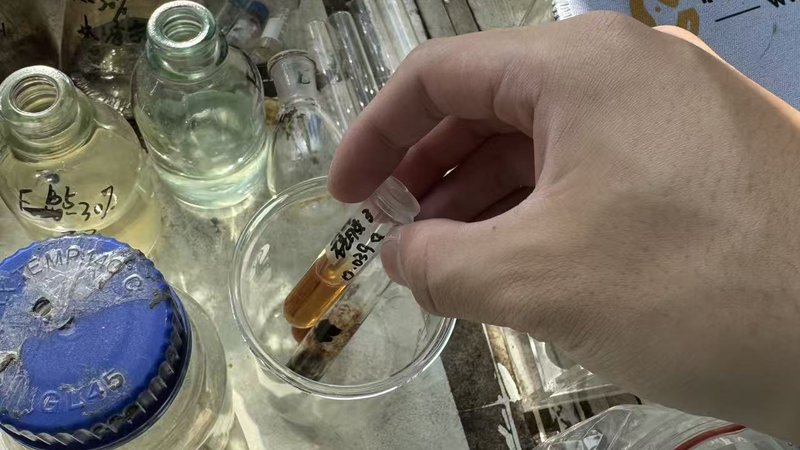 Chromatography and fungal culture composition representing co-culture metabolite isolation